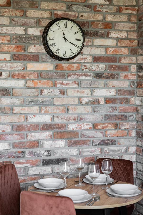 Stylish Apartment Near Wroclavia For 4 Guests By Noclegi Renters ヴロツワフ エクステリア 写真