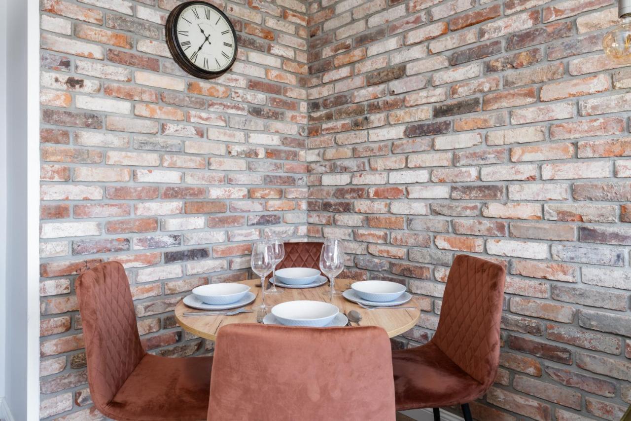 Stylish Apartment Near Wroclavia For 4 Guests By Noclegi Renters ヴロツワフ エクステリア 写真